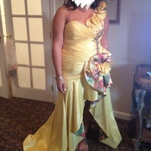 Yellow one shoulder prom dress